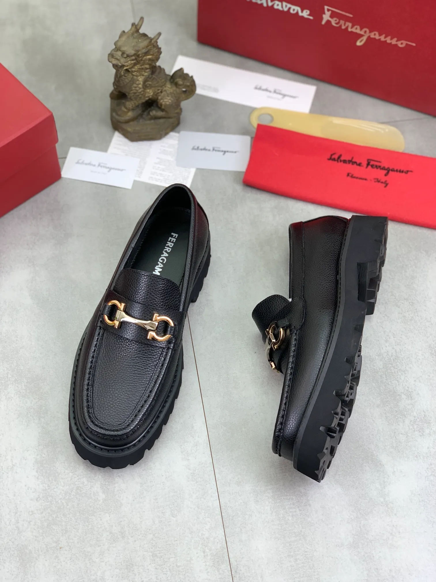 Men's Men's Shoes 💰P460💰[New Style] Water-dyed Niuli 🆘[Salvatore Ferragamo] Ferragamo's latest casual business leather shoes for men! Available at counters simultaneously! The fabric is made of specially imported original calfskin, the lining is made of imported water-dyed cowhide, and the original lightweight foam outsole is absolutely luxurious and leads the fashion trend. Matching code: 38-45; 3️⃣ colors available